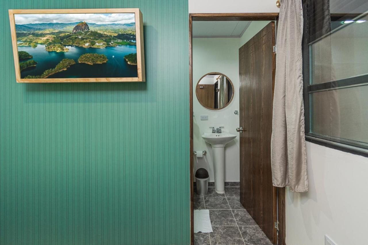 Nomada Hotel Гуатапе Экстерьер фото