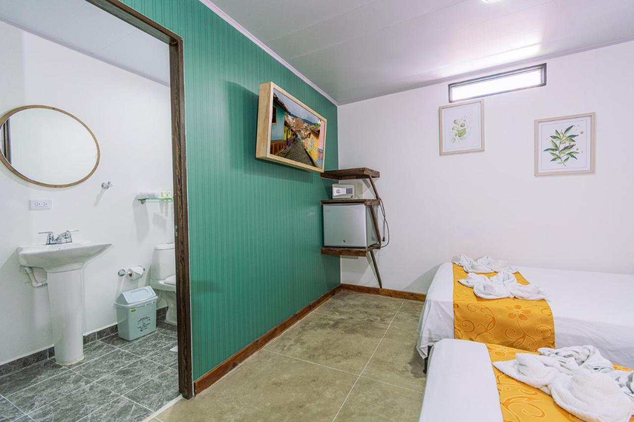 Nomada Hotel Гуатапе Экстерьер фото